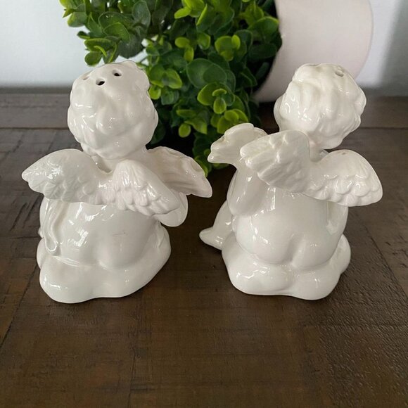 Omnibus Korea 1993 Angel Salt and Pepper Shakers - Picture 5 of 6